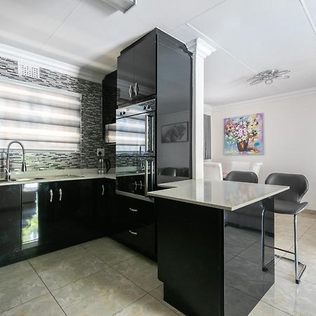 Signature Lodge Kempton Park Bagian luar foto
