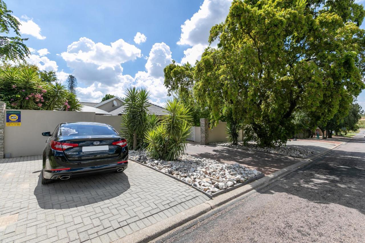 Signature Lodge Kempton Park Bagian luar foto